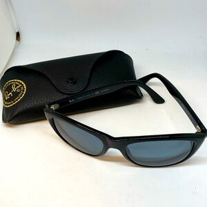 Ray-Ban RB4154 Italian Polarized Sunglasses with Ray-Ban Case
